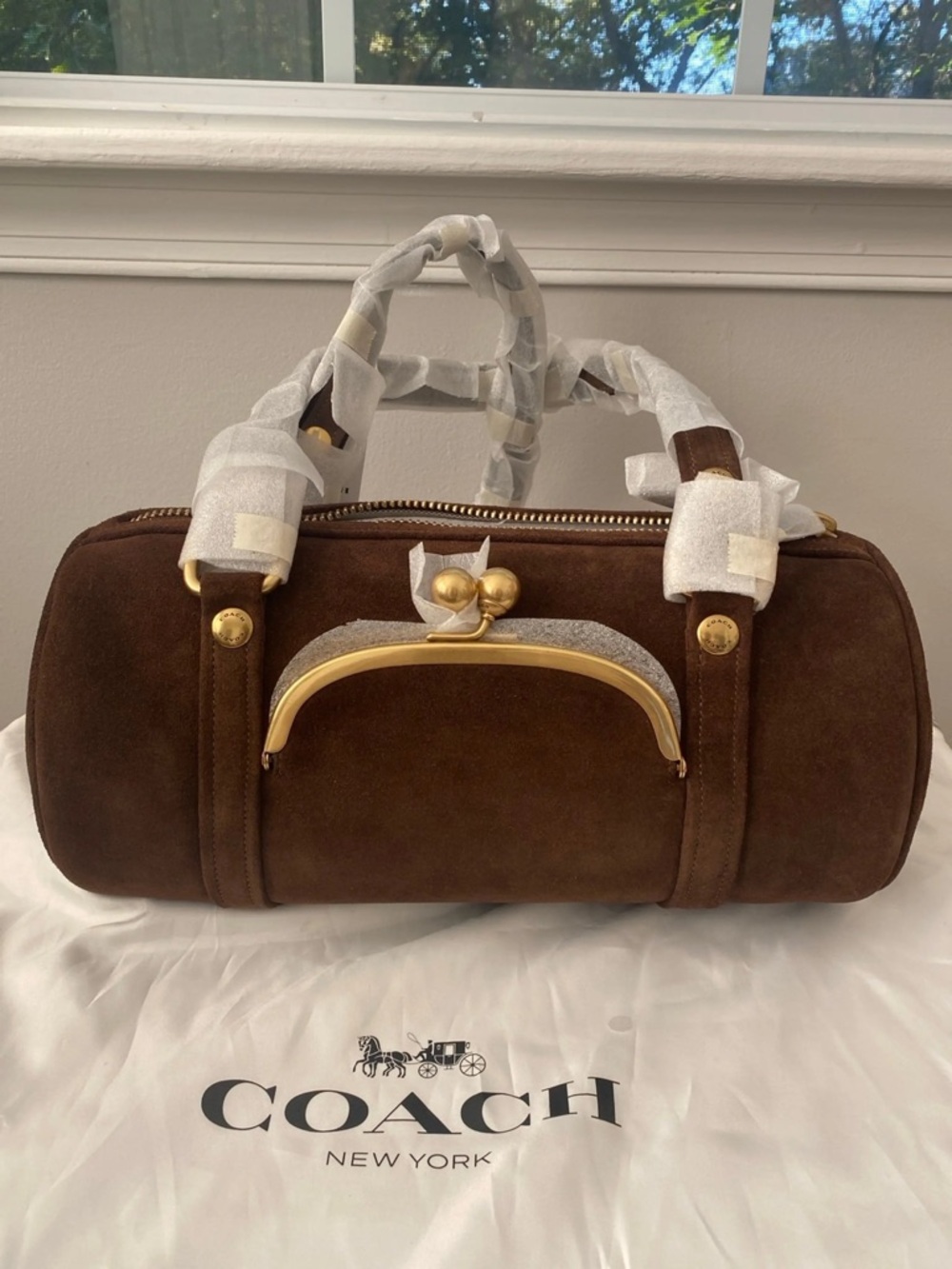 Coach Kisslock Barrel Bag Large Chocolate Brass Hardware NEW authentic 2026